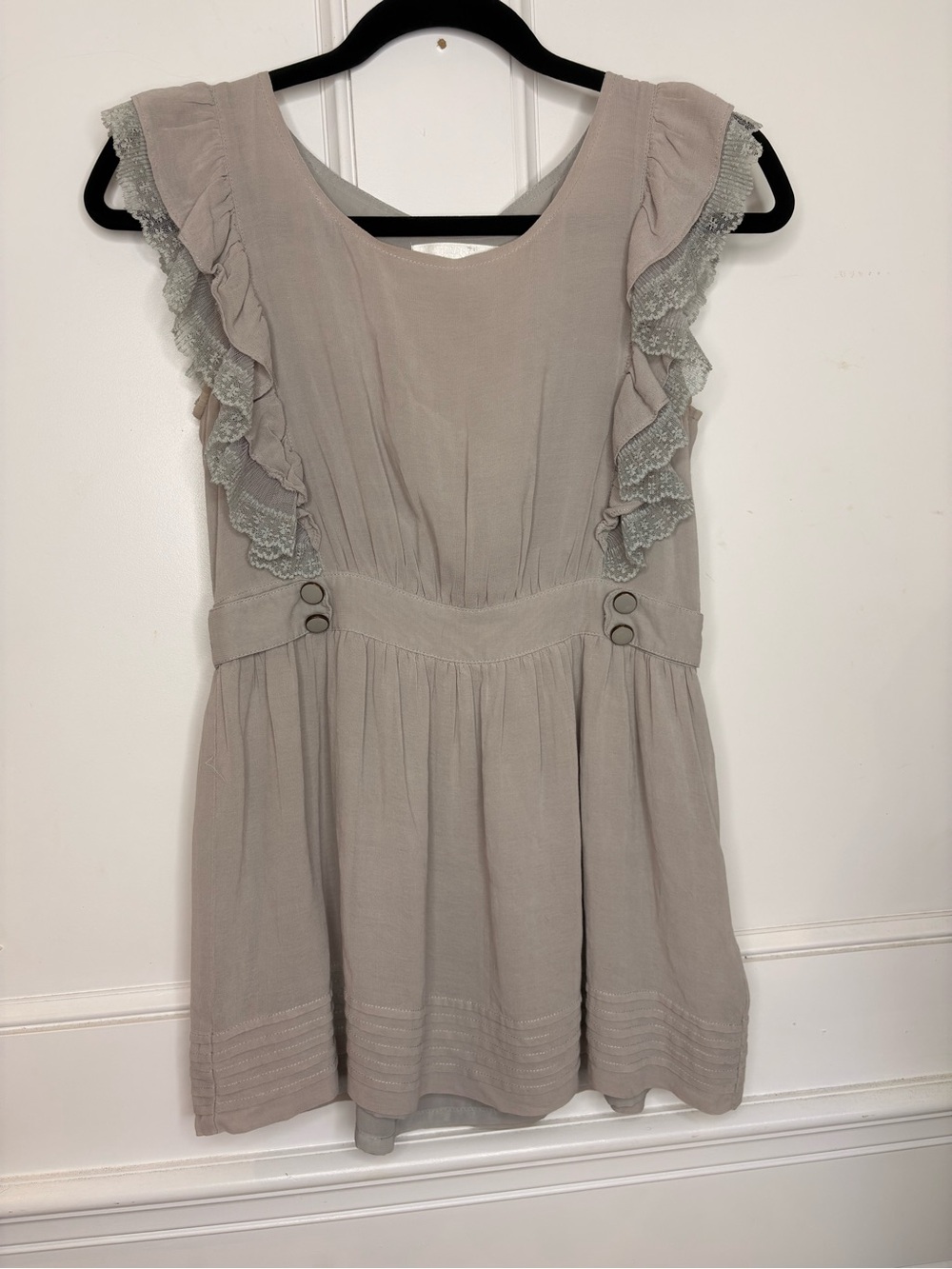 Ruffled Cap-Sleeve blouse in Light Taupe